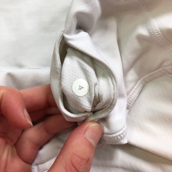 SOLD ❤️Lululemon Athletica Crocheted Running Short - Picture 4 of 7